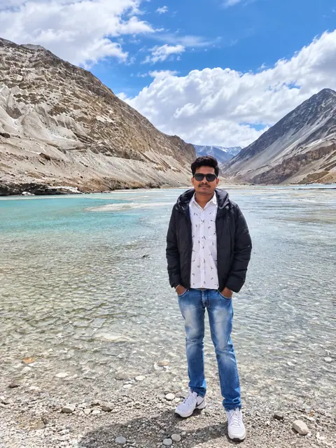 Akshay Raut — Travel Expert